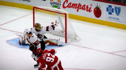 一个被外界 一个被外界